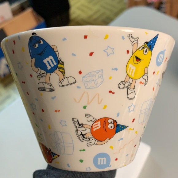 M & M World Las Vegas Snack Bowl - Picture 3 of 8